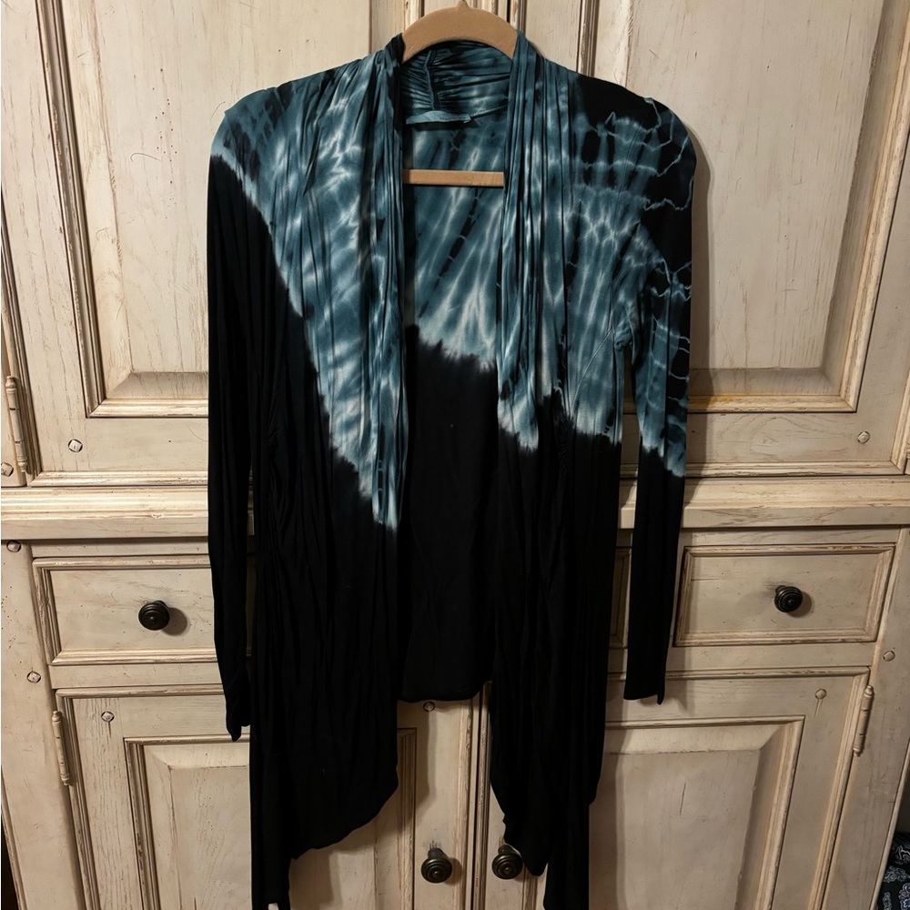 Chatoyant Size S Blue and Black Tie Dye Open Cardigan. Very soft, lightweight
